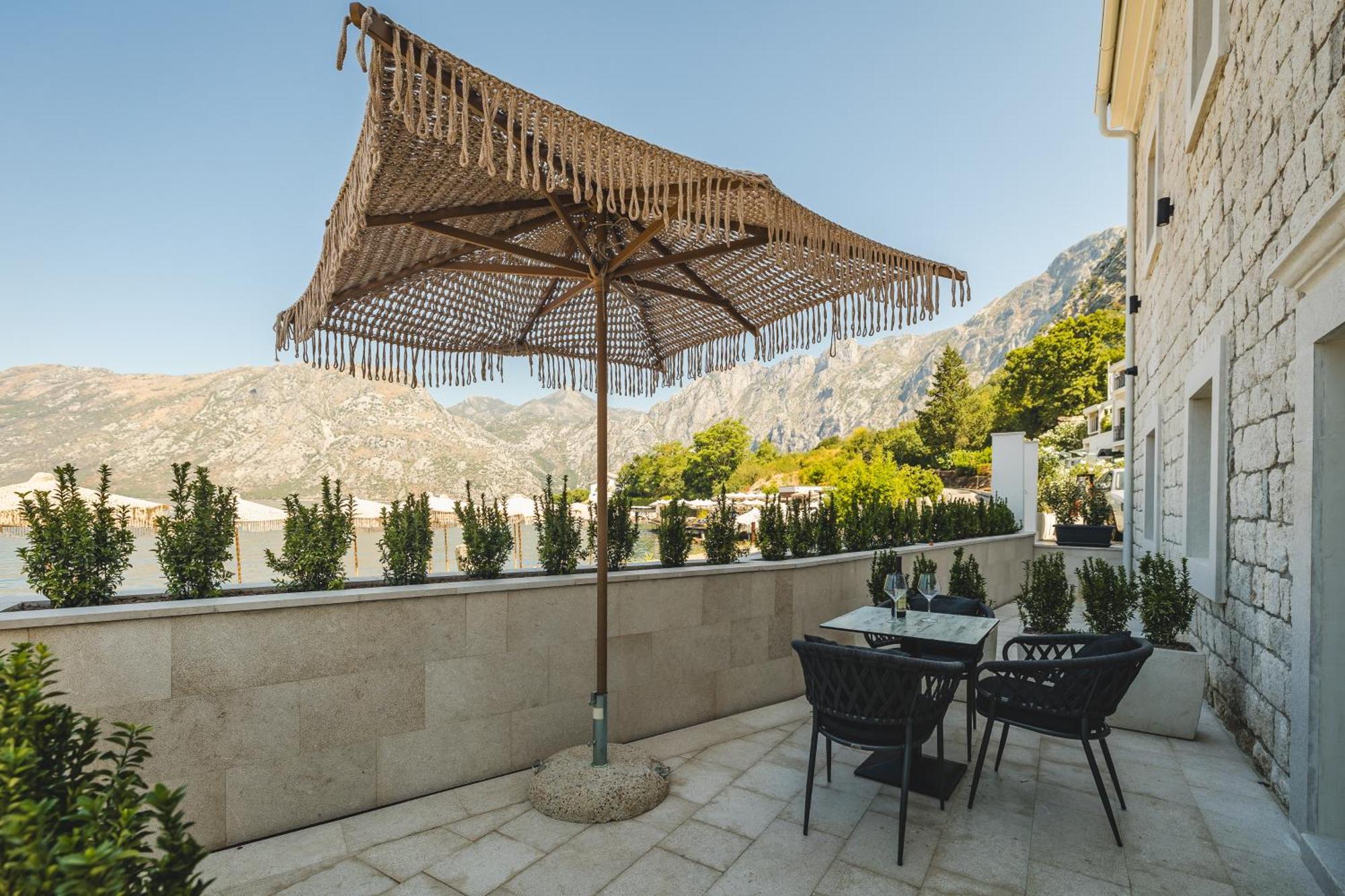 Hotel Palazzo Del Mare - Essenza Kotor Bagian luar foto