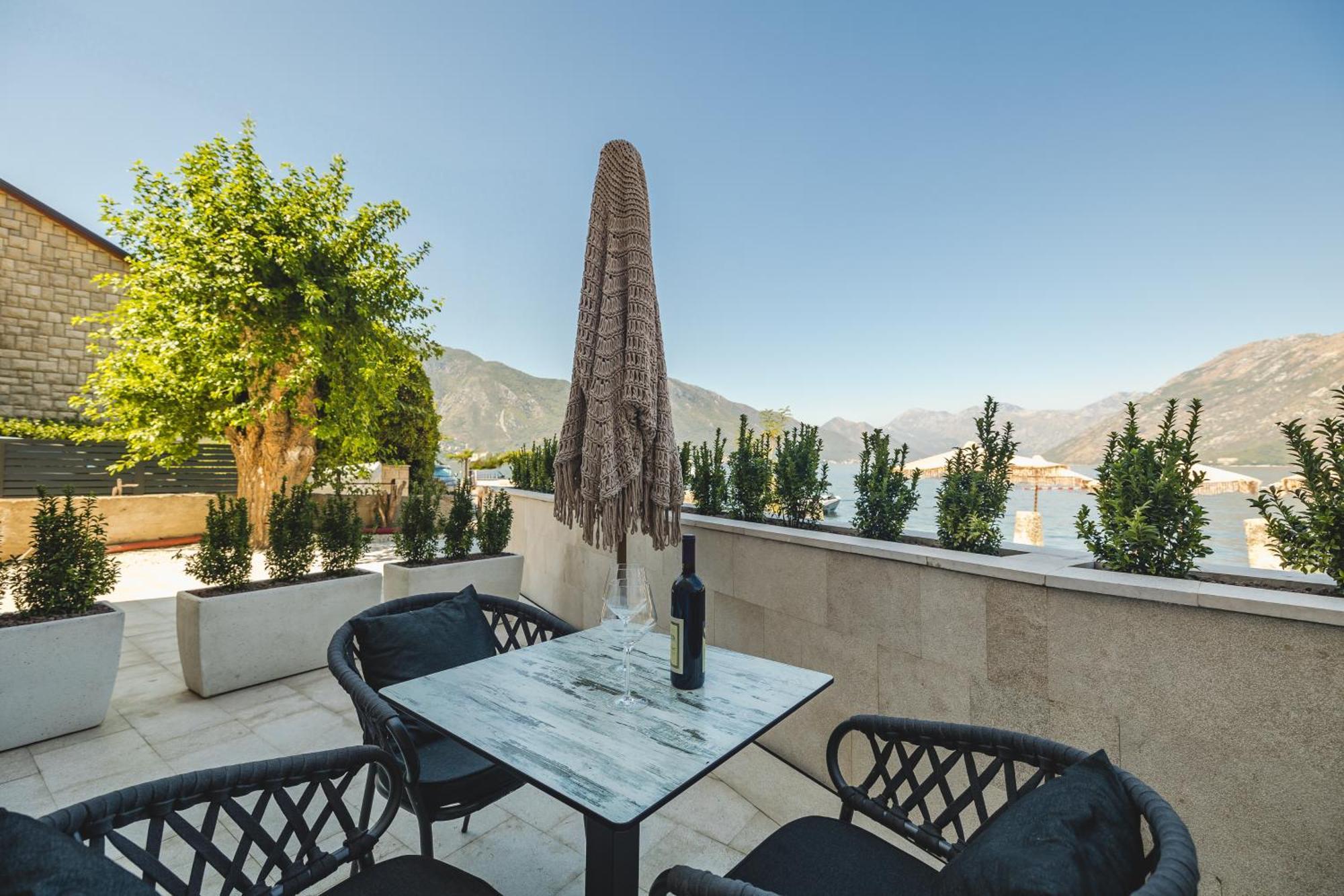 Hotel Palazzo Del Mare - Essenza Kotor Bagian luar foto
