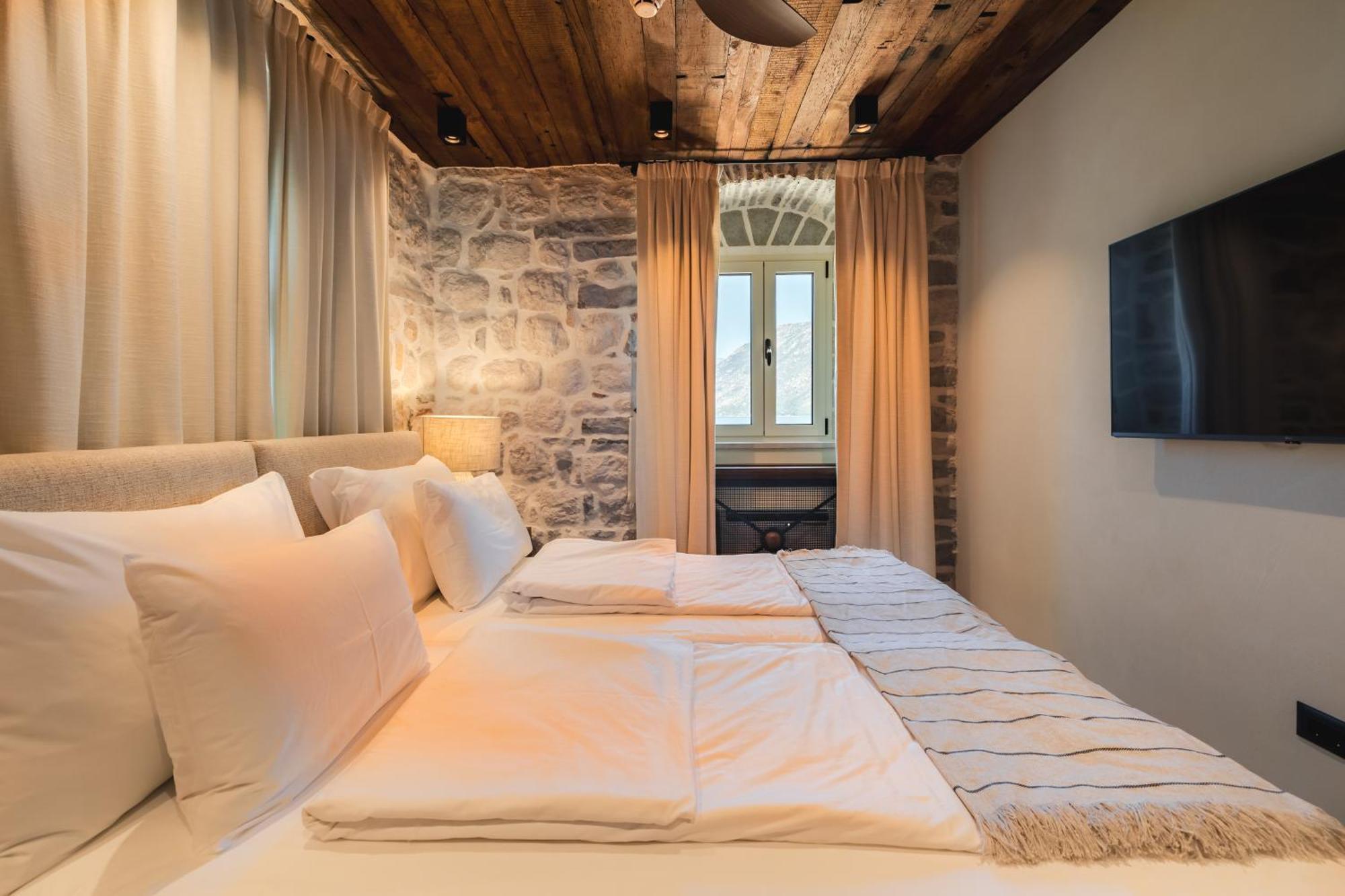 Hotel Palazzo Del Mare - Essenza Kotor Bagian luar foto